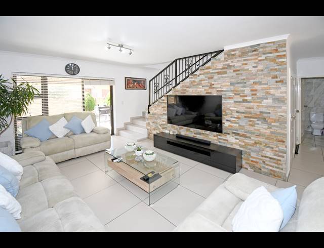 3 BEDROOM HOUSE FOR SALE IN NORTH RIDING